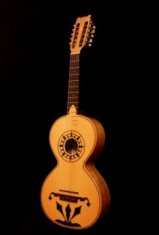 Viola Campaniça (Campaniça Guitar)